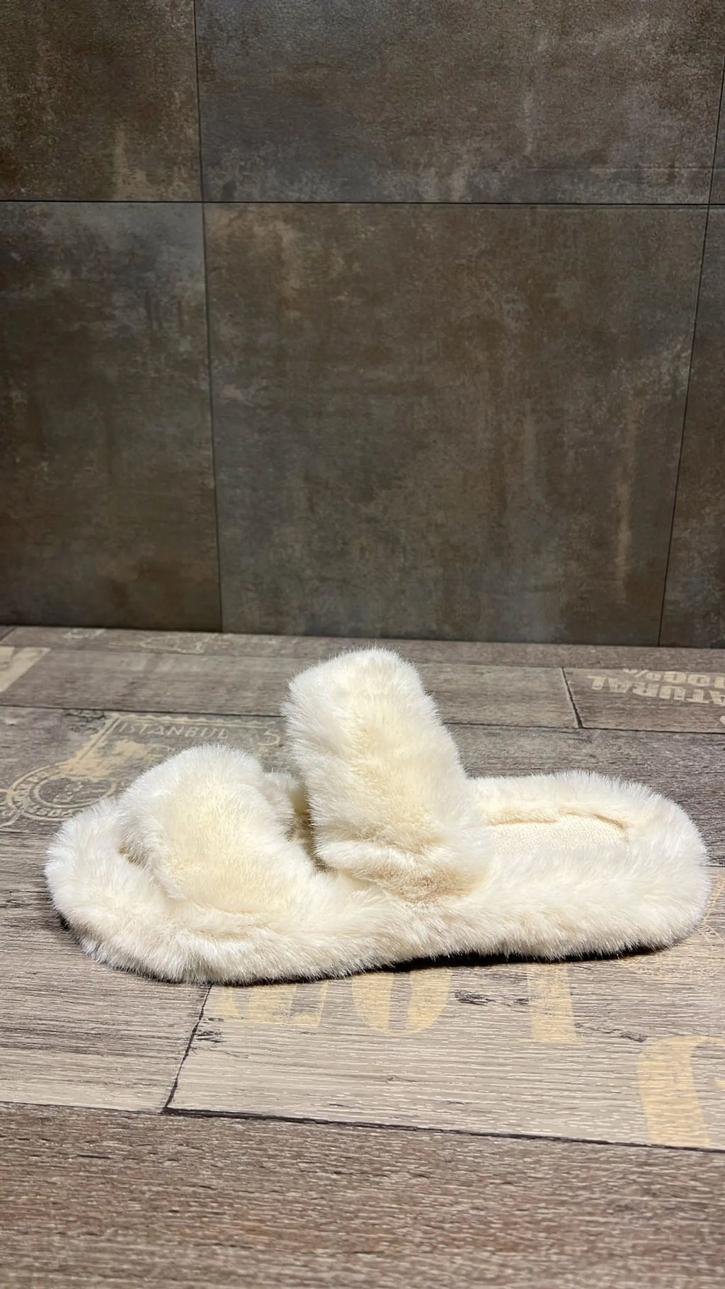 DY 71602 Women’s Slippers - G&S