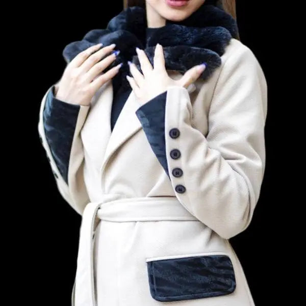 Elegant women's winter coat with luxurious fur collar and stylish buttons, perfect for the cold season.