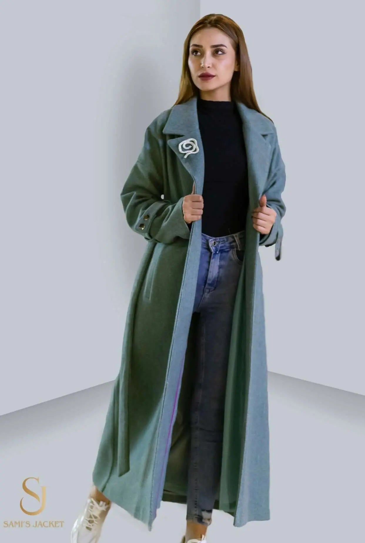 Elegant long winter coat in green, perfect for stylish women’s winter outfits, showcasing a blend of comfort and sophistication.