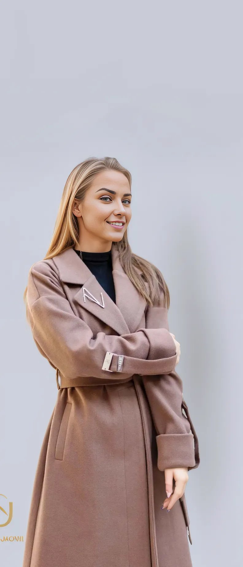 Stylish woman in a brown winter coat showcasing modern design, ideal for fashion-forward winter wear.