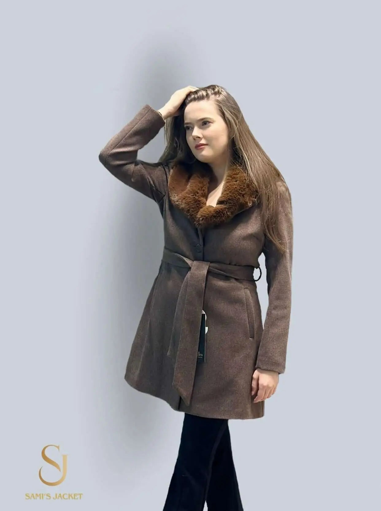 Stylish Model 1001 winter jacket for women with a fur collar, perfect for colder seasons and versatile styling.