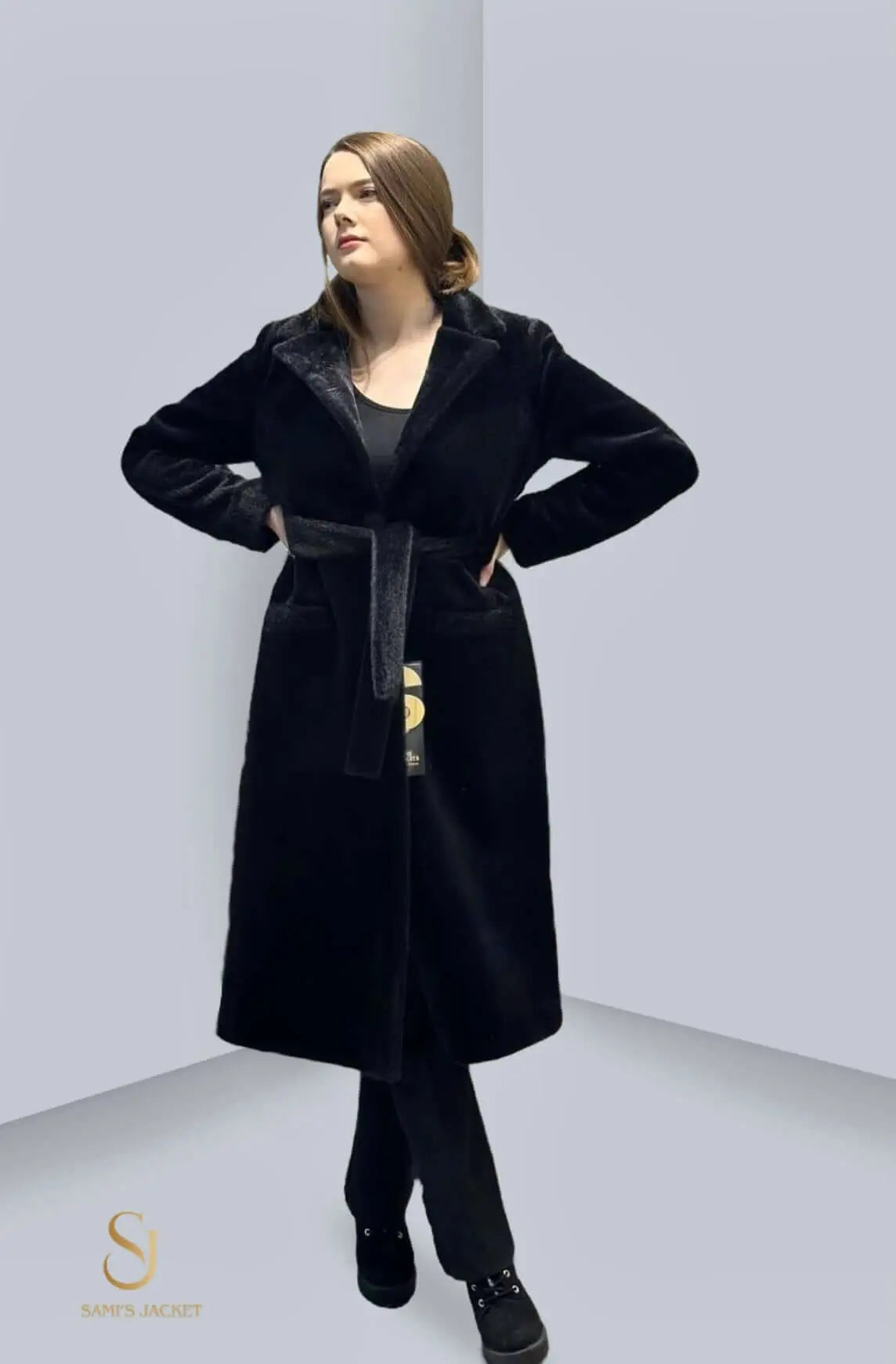 Model 1020 stylish black jacket on a woman, showcasing modern design and tailored fit for winter fashion.