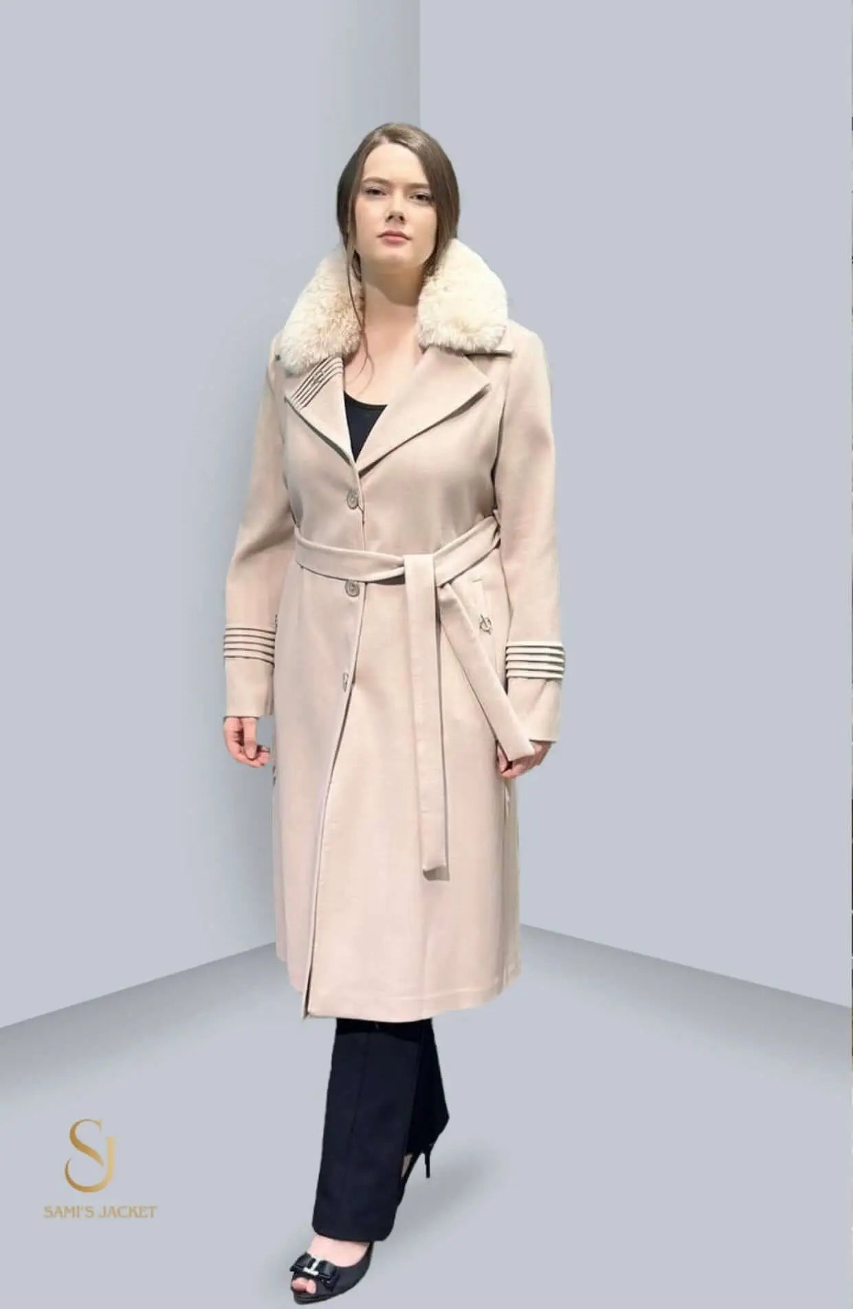 Elegant women's winter coat with fur collar, stylish design, perfect for casual or formal occasions.