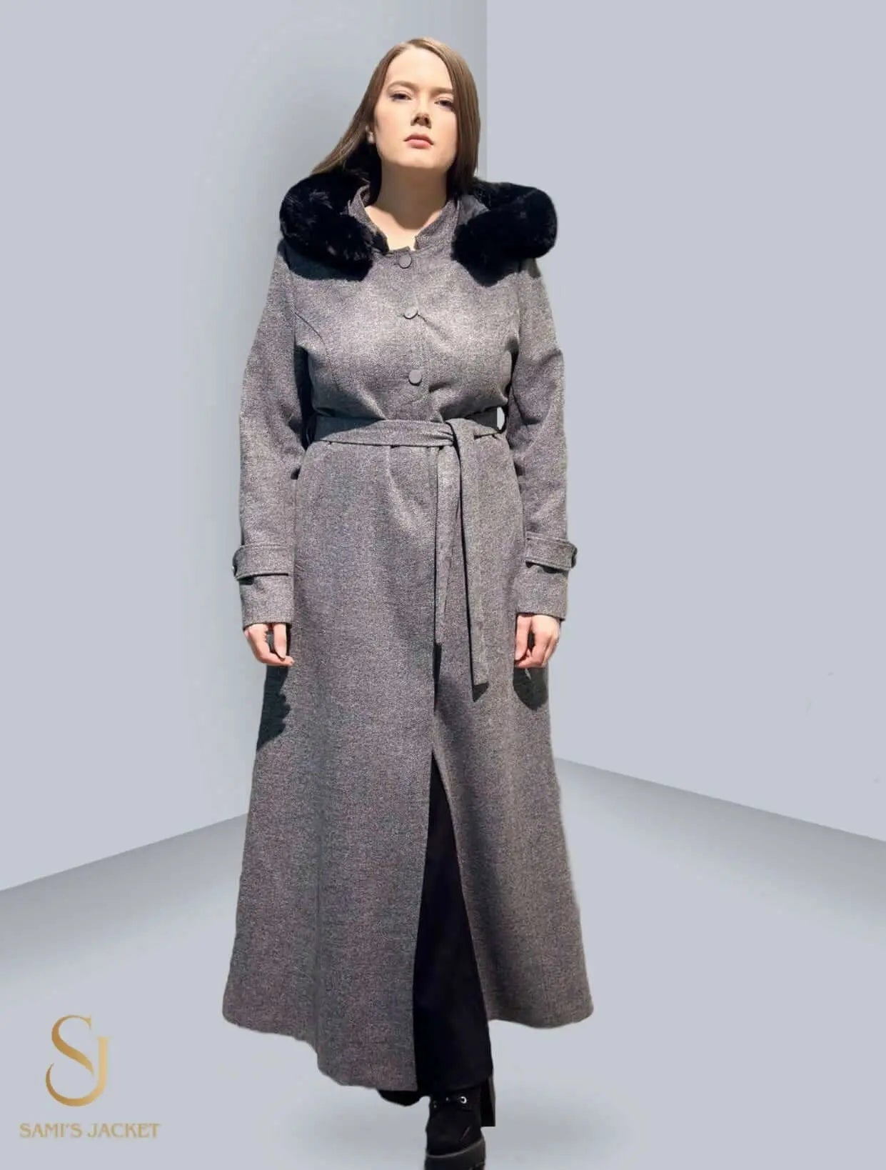 Model 1017 women's trench coat with stylish fur collar, perfect for winter fashion and warmth, made from a polyester-wool blend.