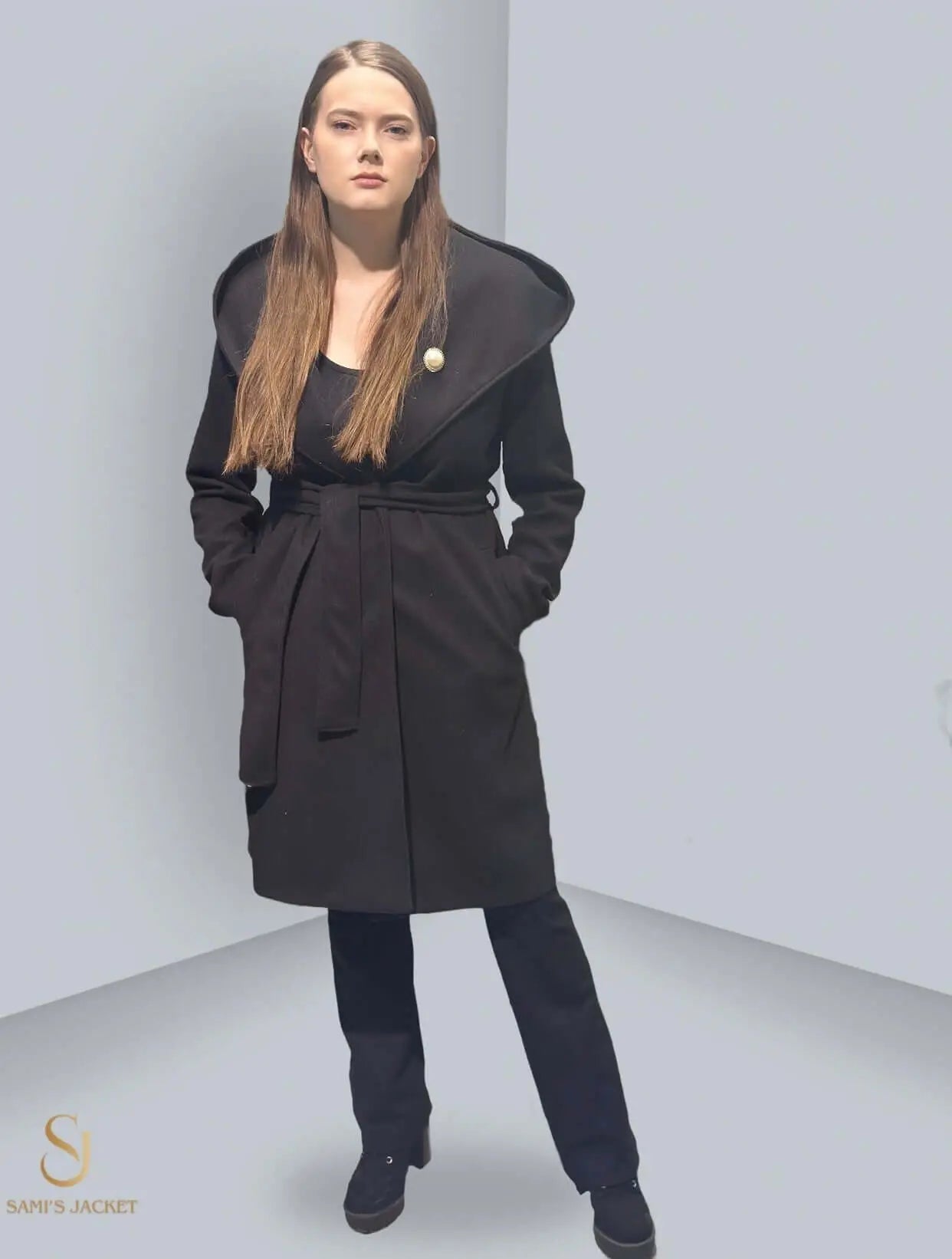 Model 1033 stylish winter jacket in black, featuring a cozy hood and a flattering silhouette, perfect for women in chilly weather.