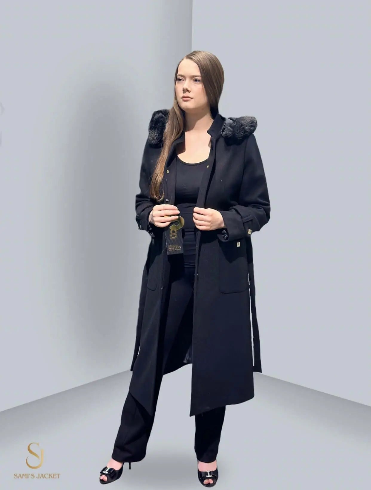 Stylish women's winter jacket with hood, featuring a modern design and tailored fit, perfect for colder seasons.