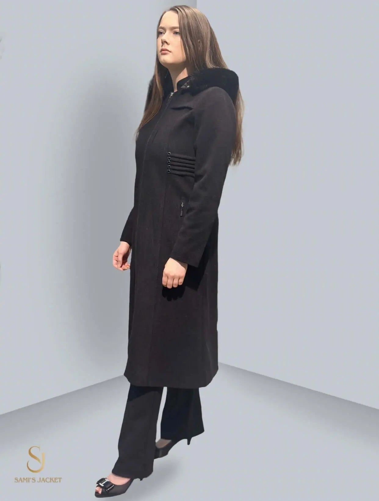 Model 1022 versatile black winter jacket for women, featuring tailored fit and functional design elements. Ideal for colder seasons.