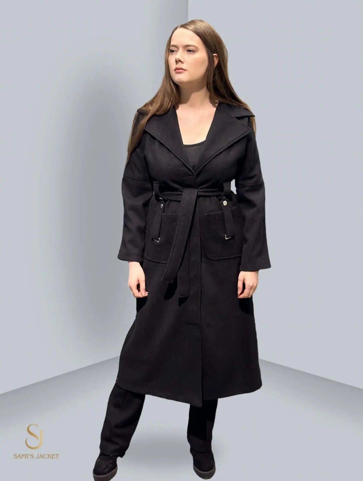 Stylish black winter coat for women, perfect for formal occasions and everyday wear, combining elegance and warmth.