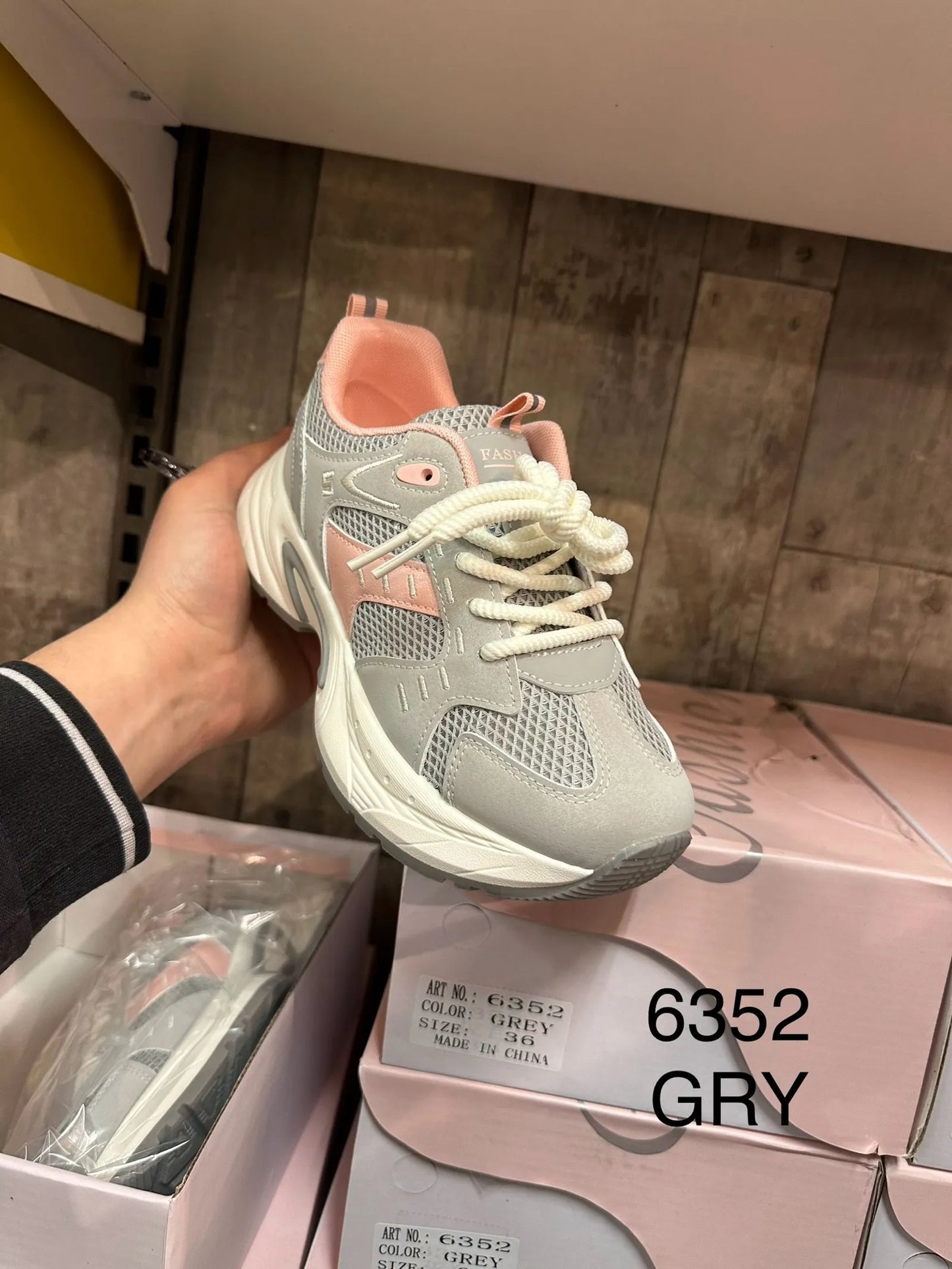 CHW 6352 Women’s Sneakers - G&S